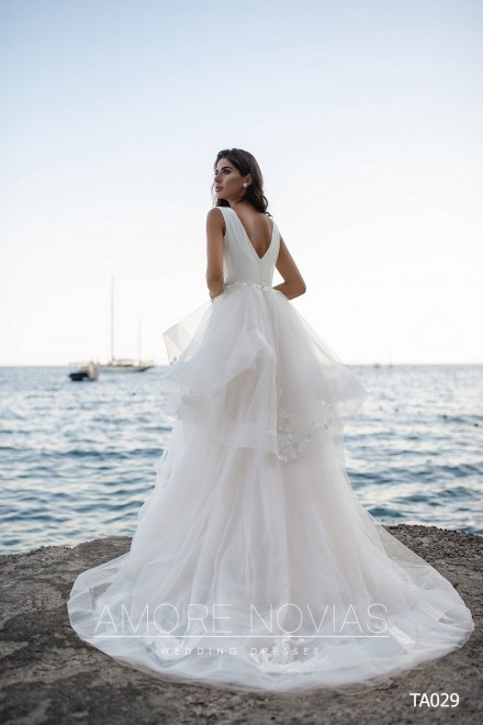 https://amore-novias.com/images/stories/virtuemart/product/TA029       (4).jpg